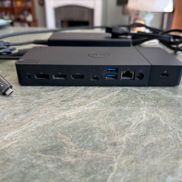 Dell WD19TB Thunderbolt 3 USB-C DisplayPort Docking Station + 180w power adapter - Picture 3 of 7